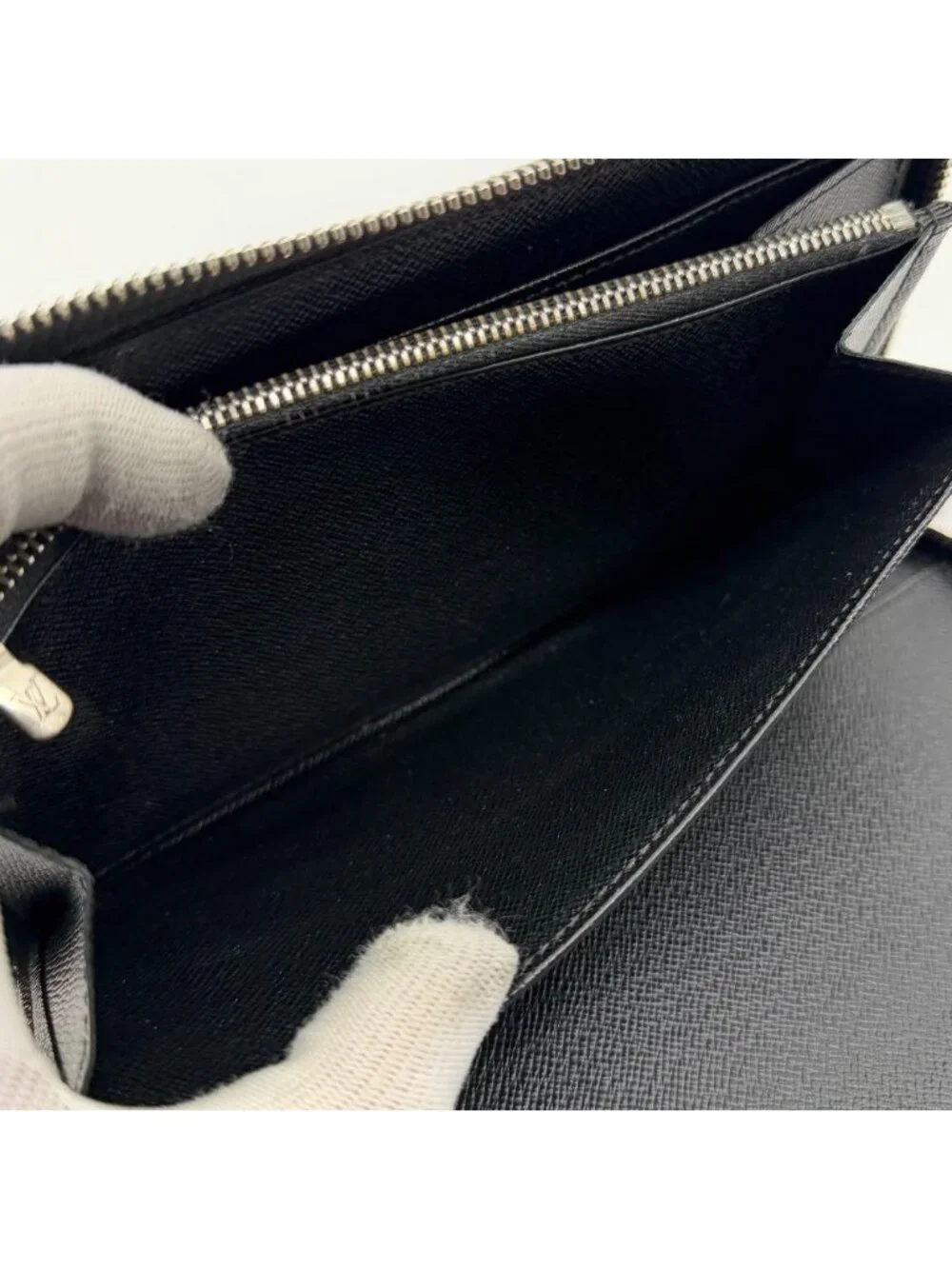 Louis Vuitton Zippy Organizer Epi Round Wallet Leather